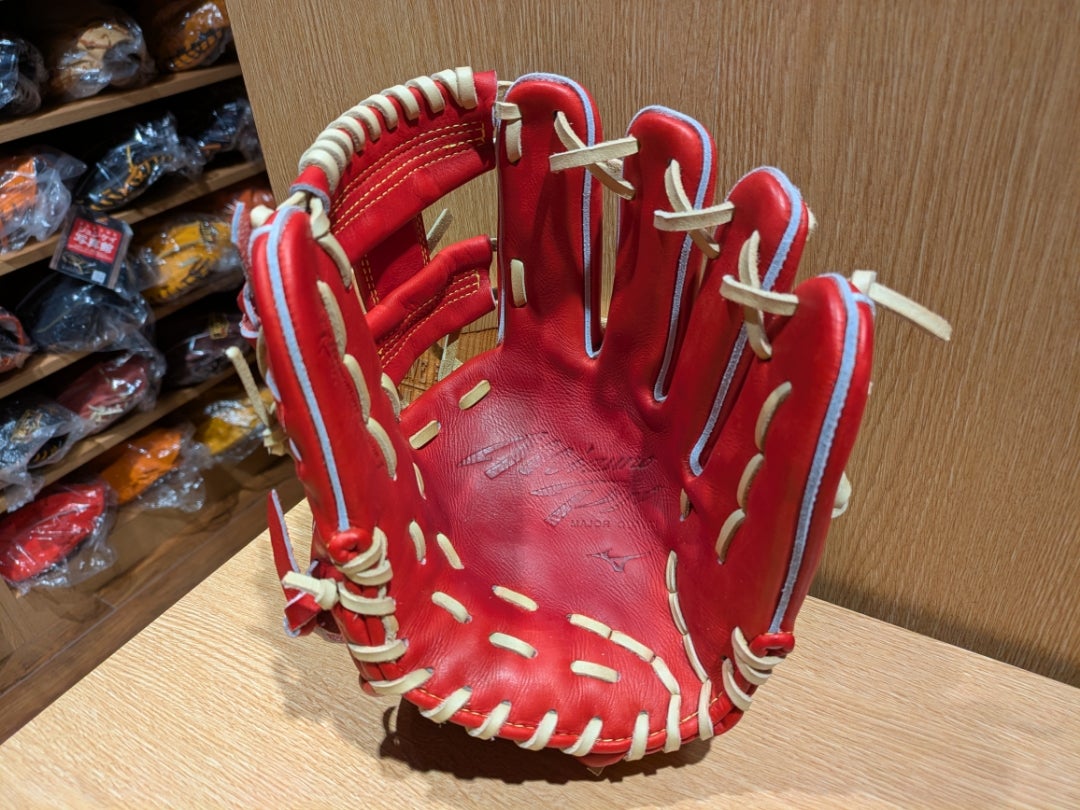 ミズノプロ】お客様にお買い上げ頂いた硬式グラブの型付け／シンプルに