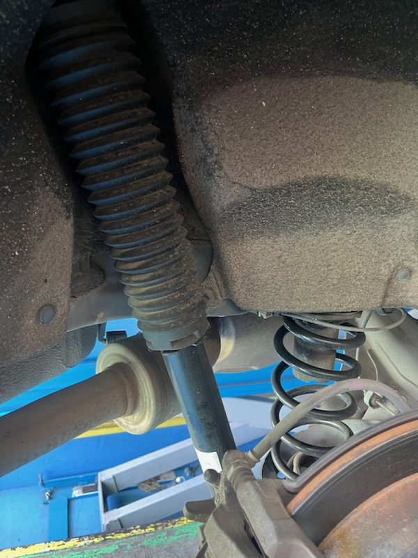 RC1型オデッセイのショックアブソーバー交換 | ホンダ オデッセイ 足