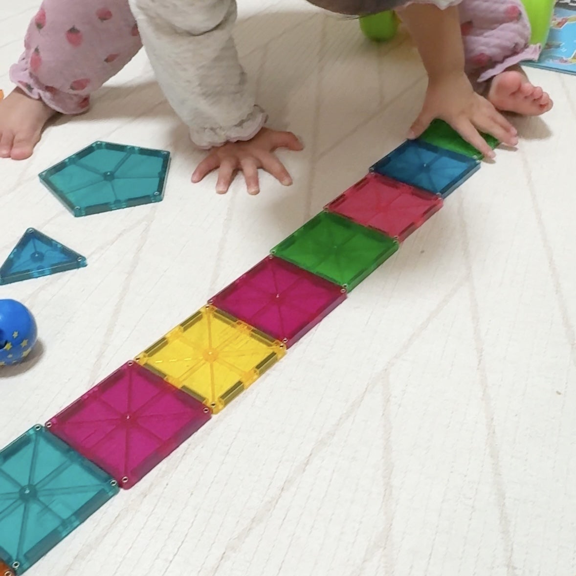 ピタゴラス・マグビルド】1歳半から遊んだマグネットブロックの遊び方