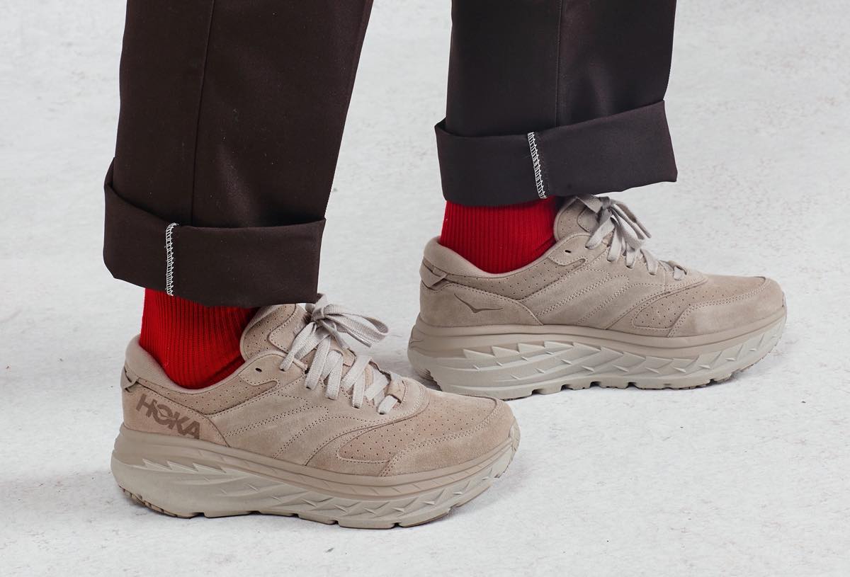 春のやわらかな日差しにぴったりなスエード仕様のホカ オネオネ
