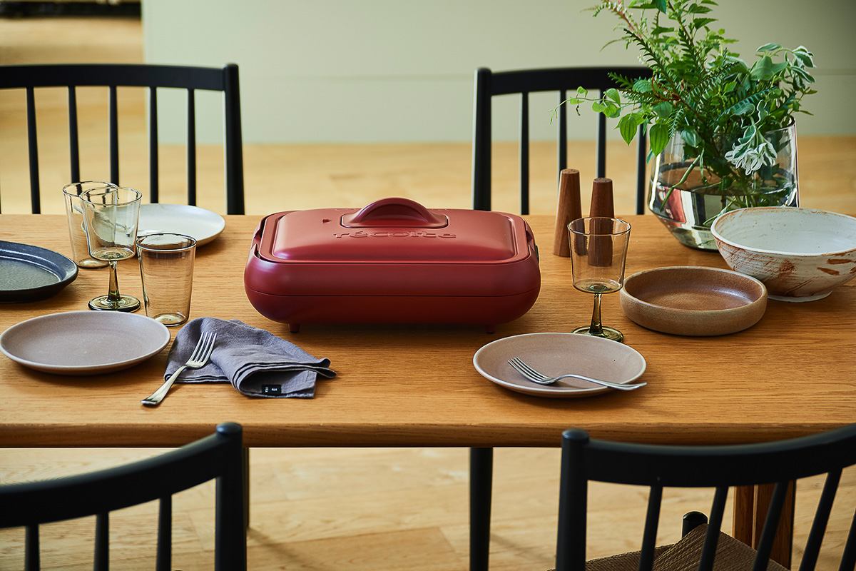 ヒーター埋め込みでホットプレートなのにガス火のような超火力を実現