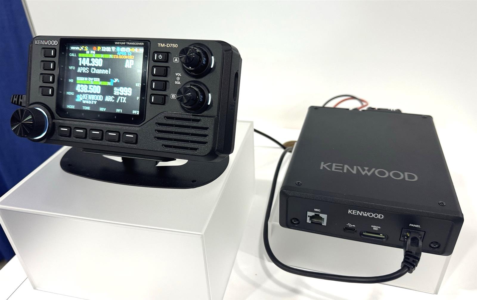Kenwood TM-D750A Kenwood TM-D750A Digital Triband Mobile