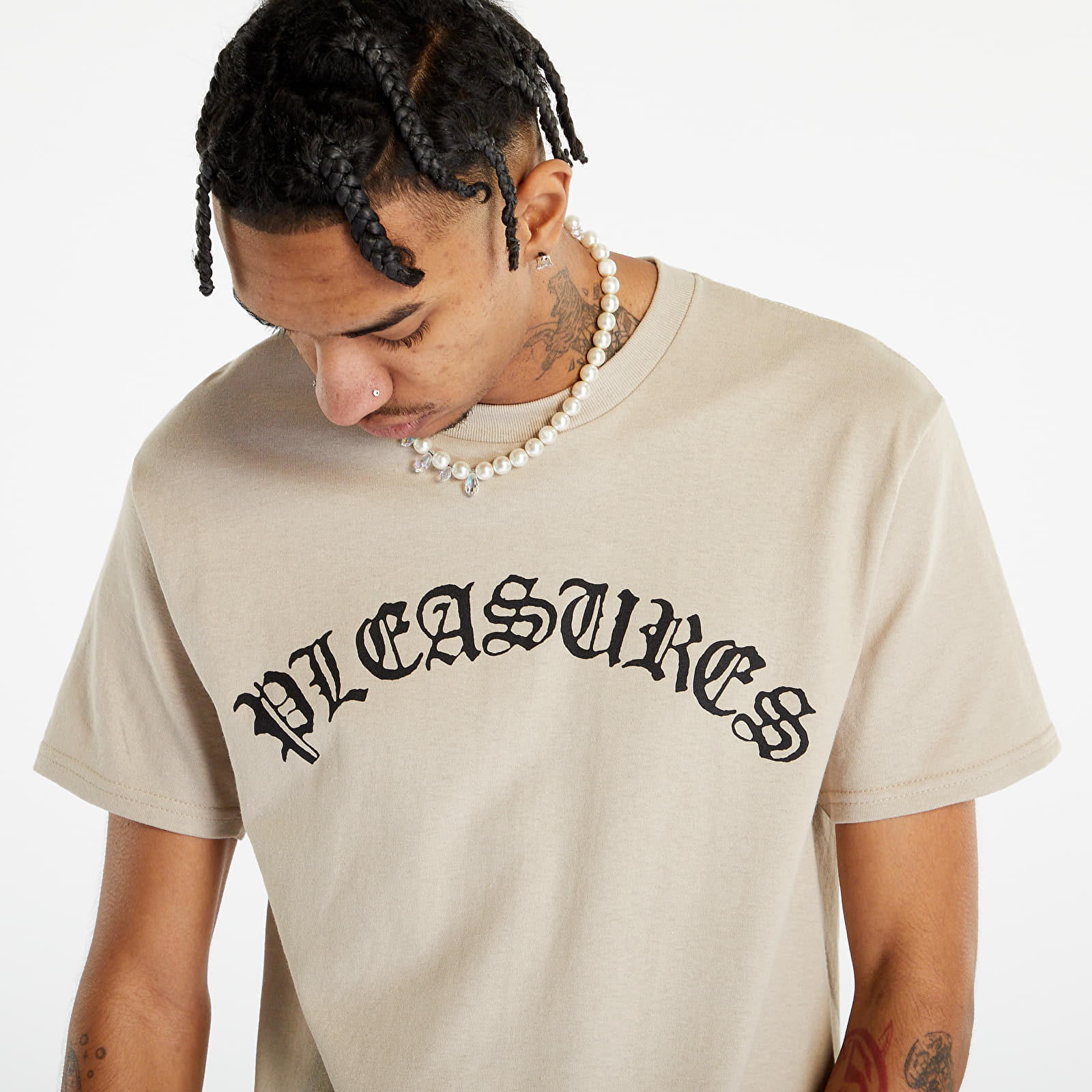 T-shirts PLEASURES Old E Logo T-Shirt Sand (P23SP063 SAND) | Footshop