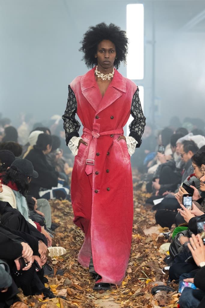 HONEYEE.COM | KHOKI が 2025AWコレクションをランウェイ形式で発表