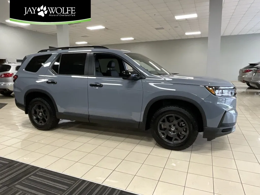 Used 2025 Honda Pilot TrailSport for sale in Overland Park, KS at