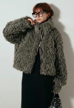 esica ミックスシープファースタンドブルゾン - メルカリ