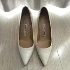 2026年最新】マノロブラニク パンプス 白の人気アイテム - メルカリ