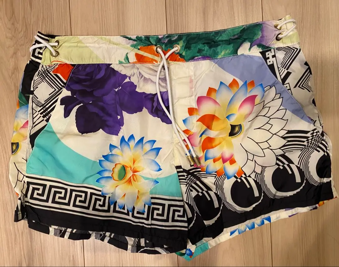 2026年最新】VERSACE 水着の人気アイテム - メルカリ