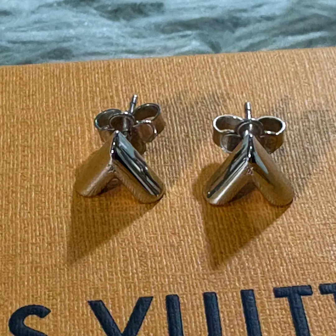 2026年最新】LOUIS VUITTON カラー：シルバー系 ピアス(両耳用)の人気