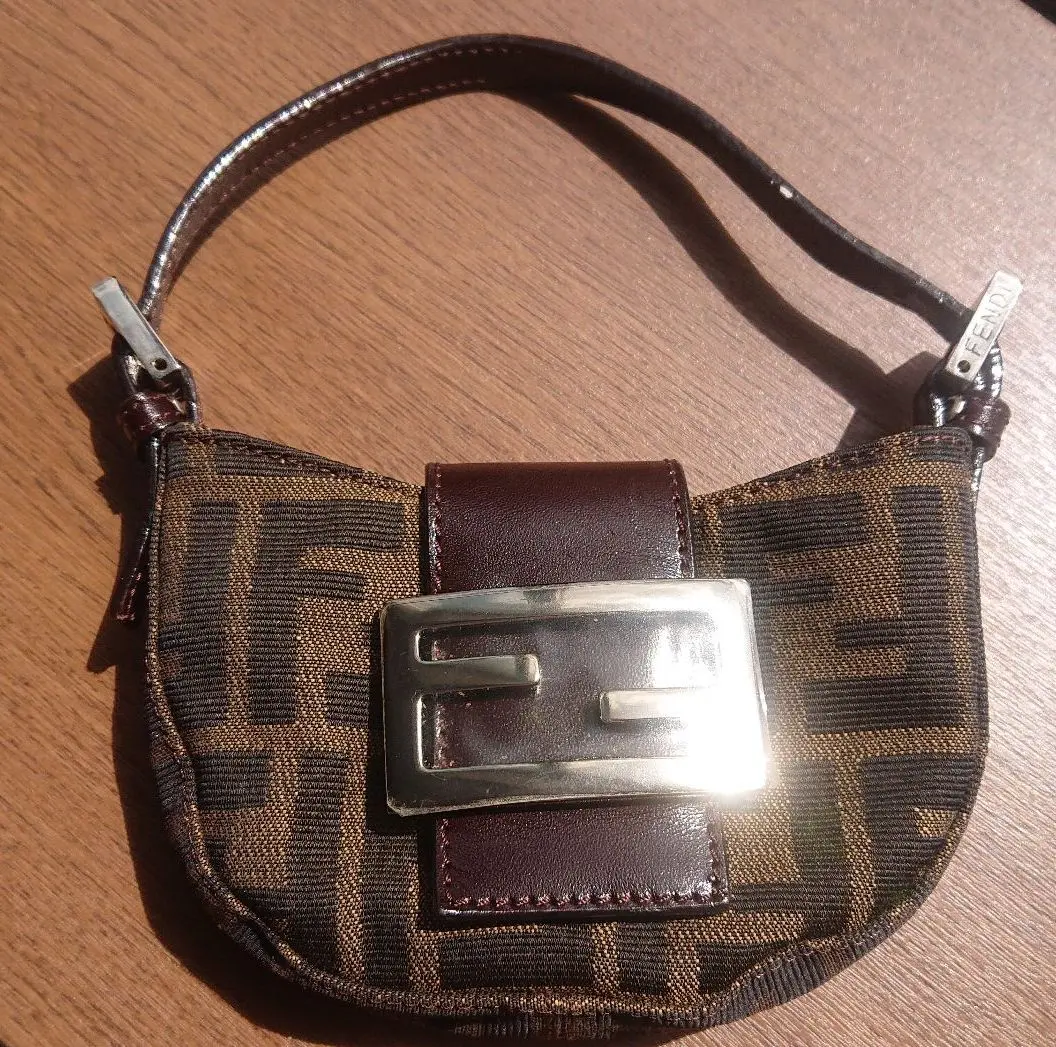 2026年最新】フェンディ クロワッサンの人気アイテム - メルカリ