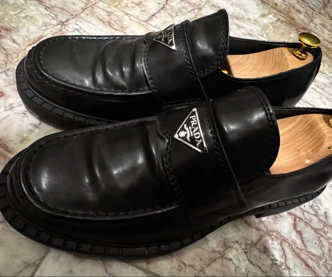 2026年最新】プラダ ローファー チョコレートの人気アイテム - メルカリ