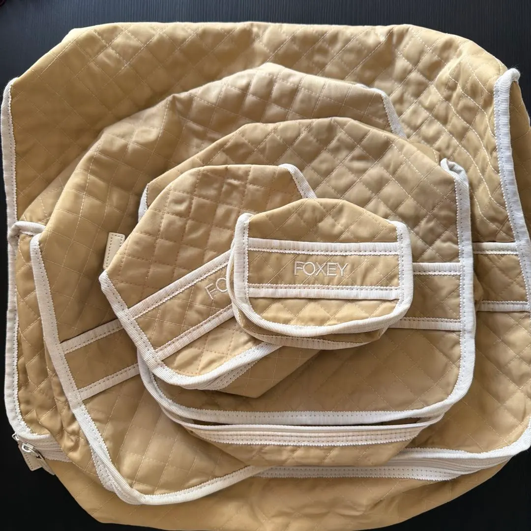 2026年最新】フォクシー トラベルポーチの人気アイテム - メルカリ