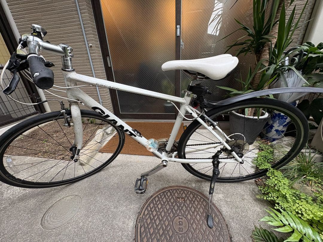 凛GIANT クロスバイク ホワイト エスケープR3 【付属品付き】 GIANT ( ジャイアント ) クロスバイク ESCAPE R 3 ( エスケープ R 3