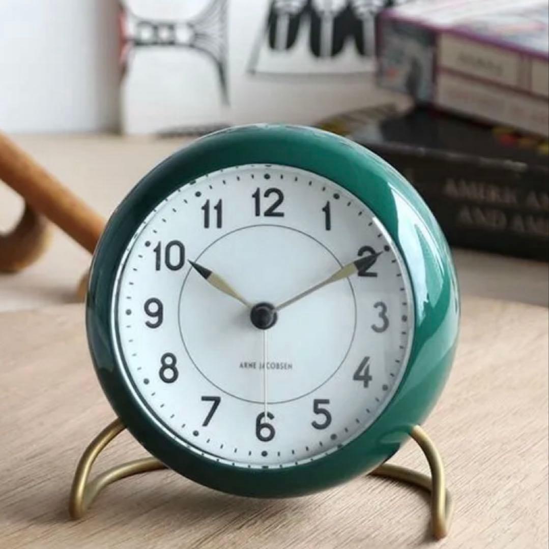 Arne Jacobsen（アルネ・ヤコブセン） テーブルクロック グリーン ARNE JACOBSEN（アルネ ヤコブセン） | アルネヤコブセン ステーション