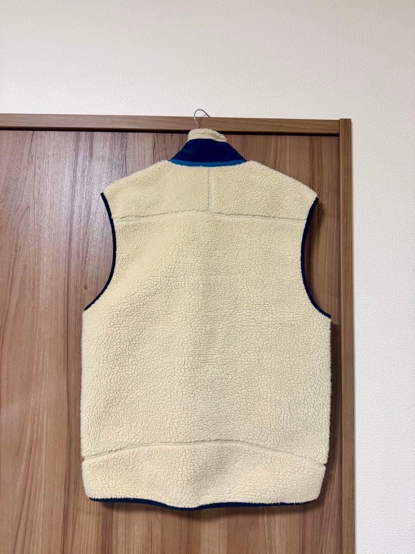 patagonia フリースベスト M クリーム色 - メルカリ