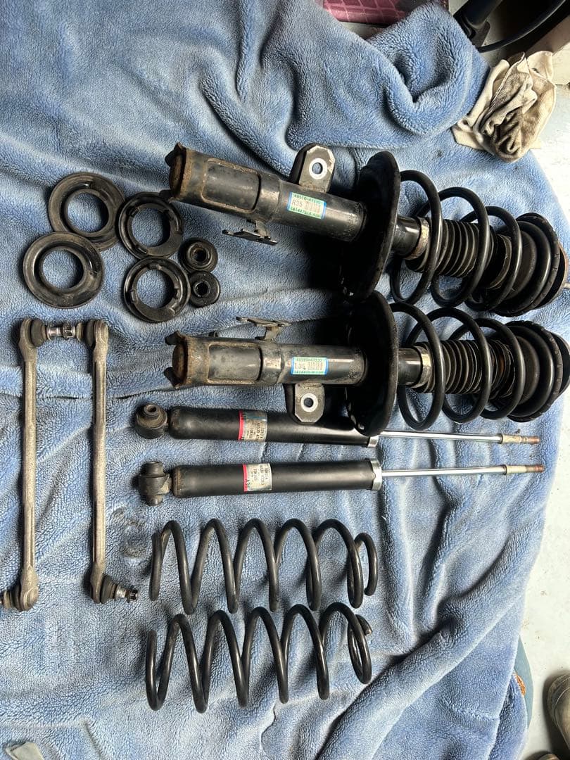 プリウスα後期　純正ショックアブソーバー 純正タイプ ショック アブソーバー トヨタ プリウス ZVW30系 フロント