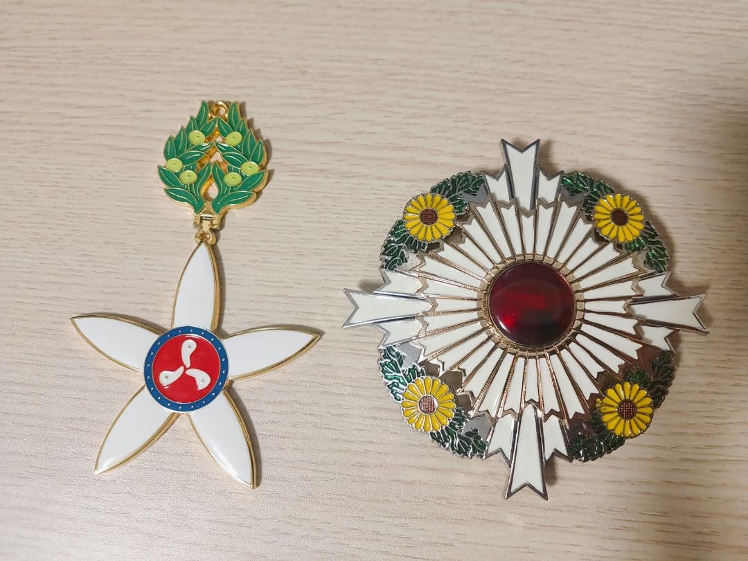 貴重】文化勲章 / 大勲位菊花大綬章 複製 勲章 - メルカリ
