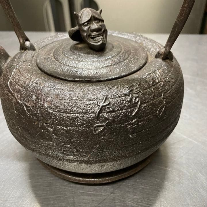 南部盛岡 鉄瓶未使用品、木箱付 南部盛岡川勝造 15型アラレ 南部鉄瓶