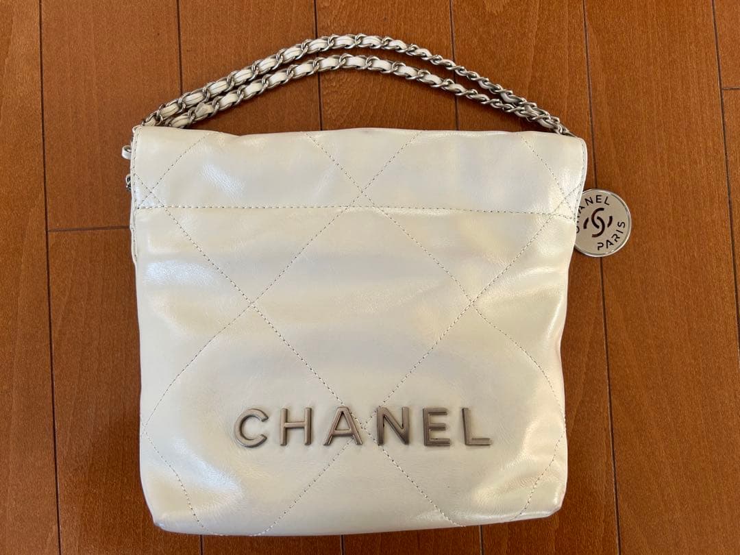 シャネル　ショルダーバッグ　白　ノベルティ CHANEL ホワイト チェーンショルダーバッグ ノベルティ - メルカリ