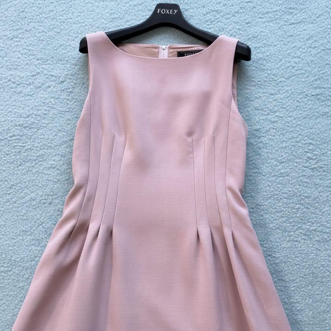 フォクシー FOXEY ノースリーブ 膝丈ワンピース ピンク - メルカリ