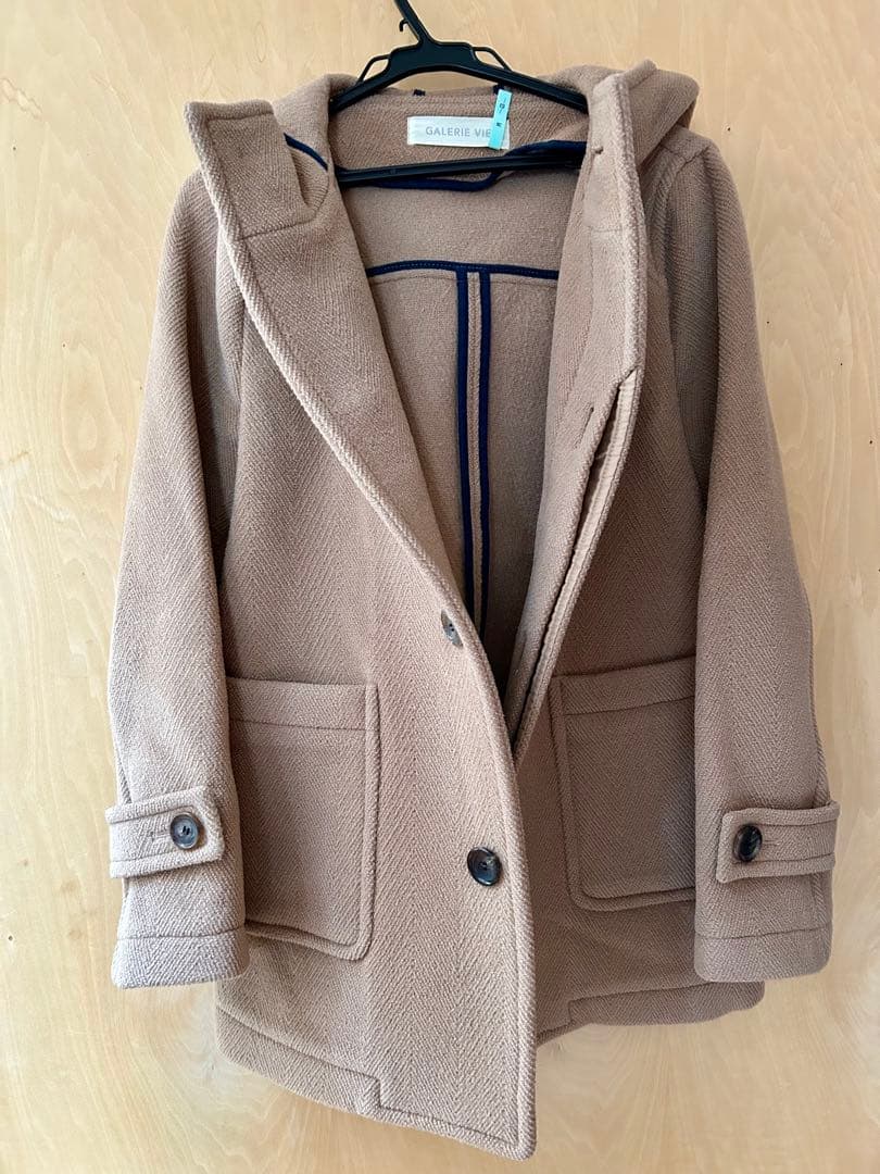 ベージュ フード付きダッフルコート