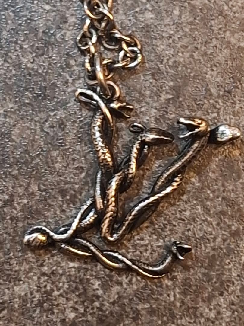 週末割り！ルイヴィトン　金運も上がる蛇モチーフ　ロング 国内直営店買付 ルイ・ヴィトン クロコダイル 一点もの 金運UP