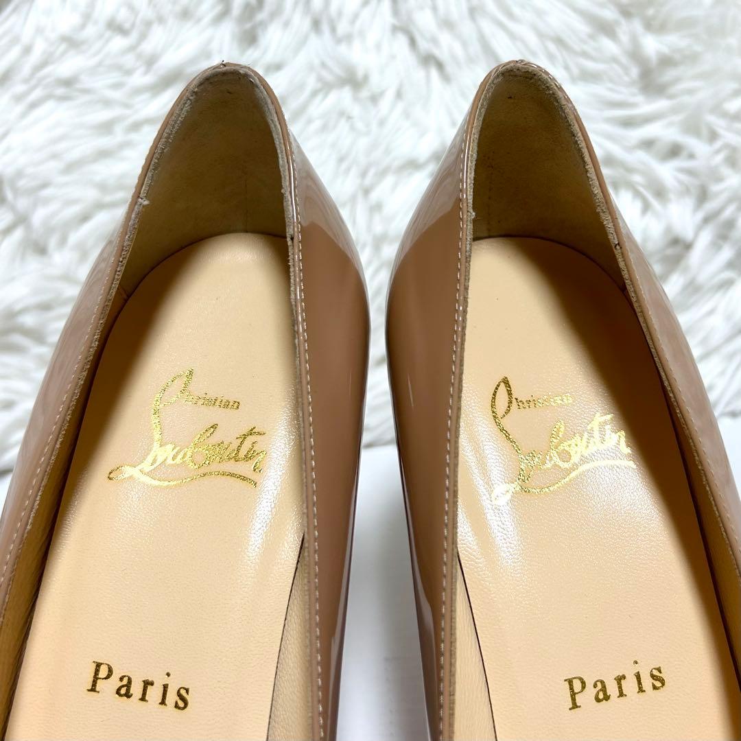 美品 クリスチャンルブタン エナメル ラウンドトゥ ベージュ パンプス