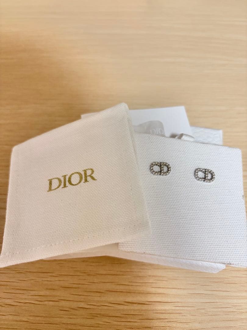 yu⭐︎Dior Petit CD ミニ スタッドピアス スタッズが可愛い☆》DIOR Petit CD ミニ スタッドピアス (Dior/ピアス