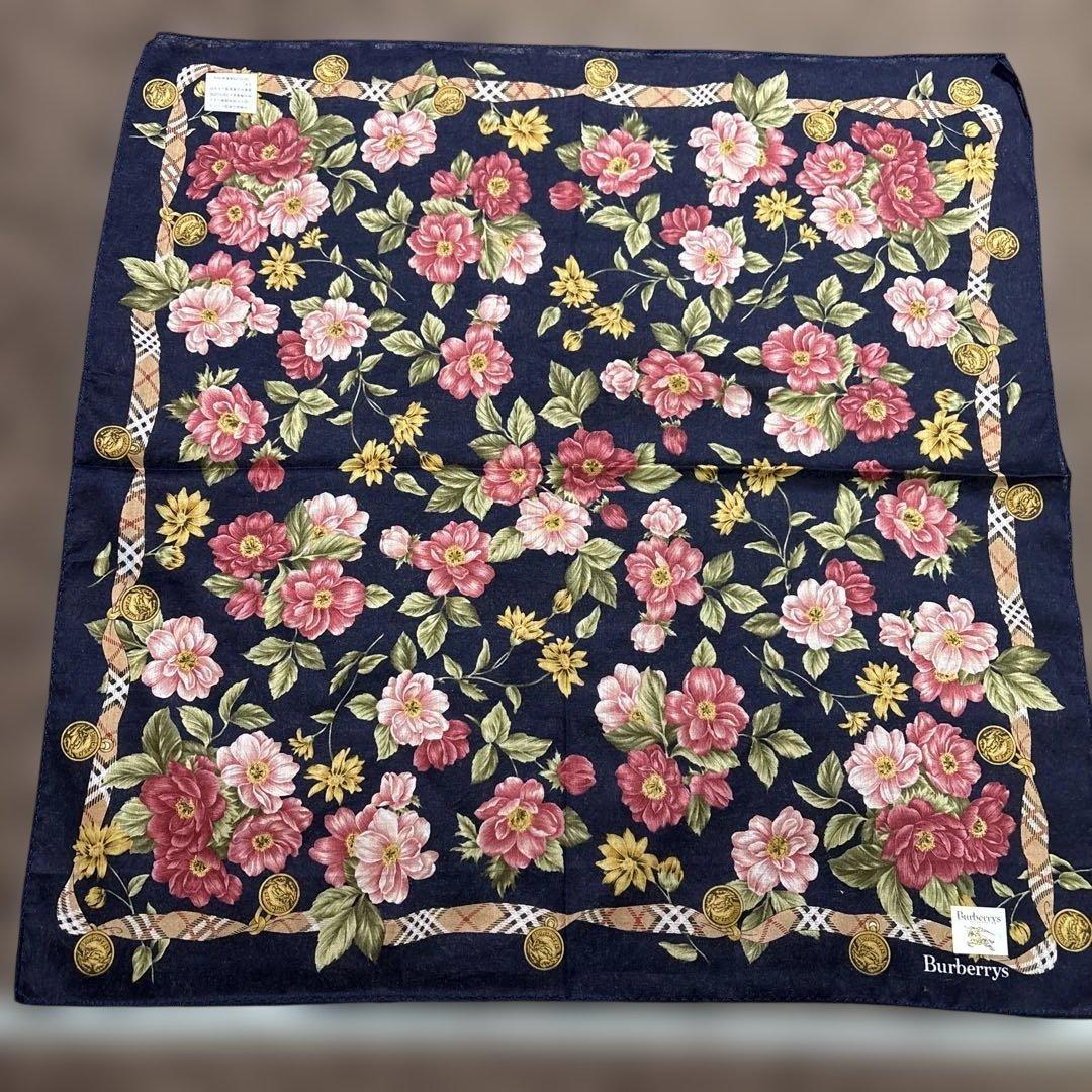 Burberrys 花柄 シルクハンカチ ネイビー - メルカリ