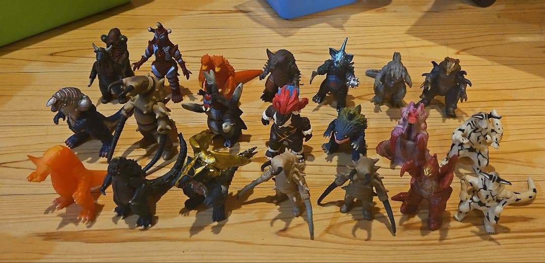 ウルトラマン 怪獣 ソフビ 105体 まとめ売り - メルカリ