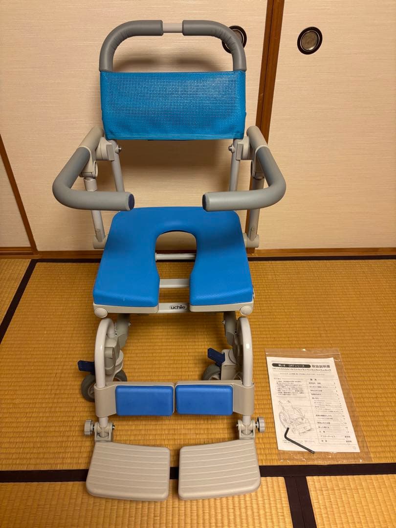 【美品】Ichiro入浴用車椅子 U字型座面 マキテック 多機能タイプ車いす 肘跳ね上げ式スイングアウトタイプ