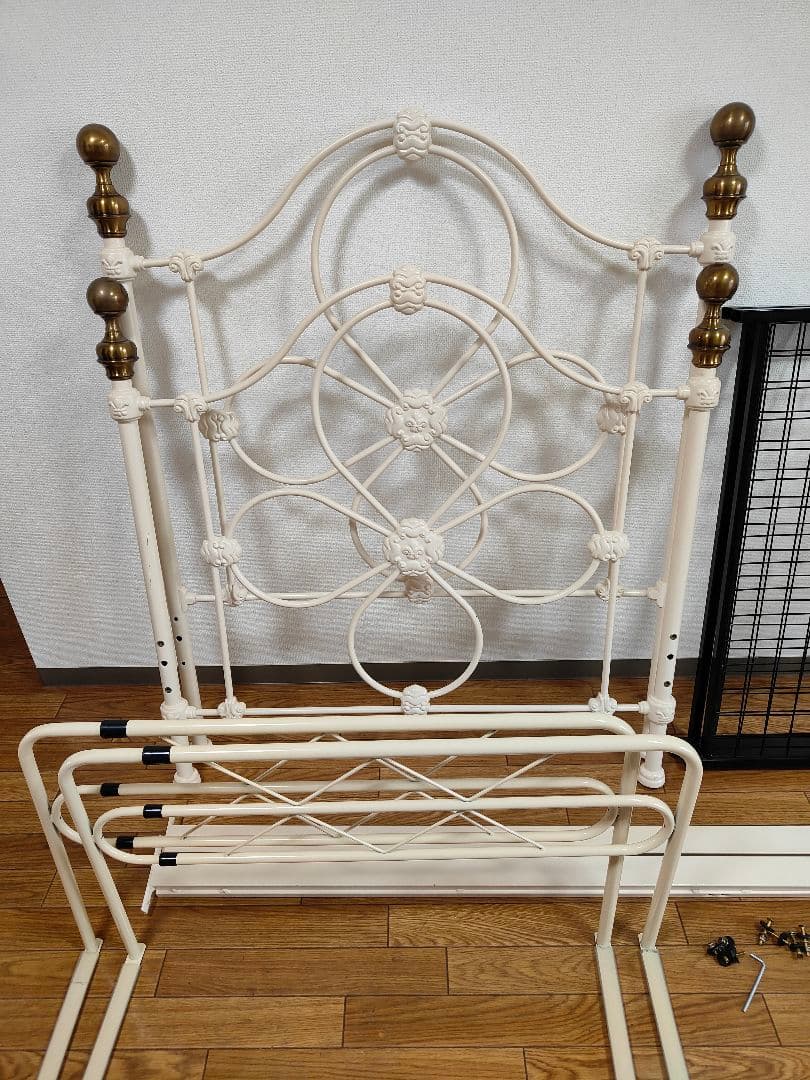 ローラアシュレイ シングル アイアン ベッド フレーム ベッドガード付