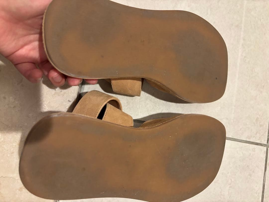 美品！アパルトモン ジア ボルギーニ】 SUEDE ANKLE STRAP - メルカリ