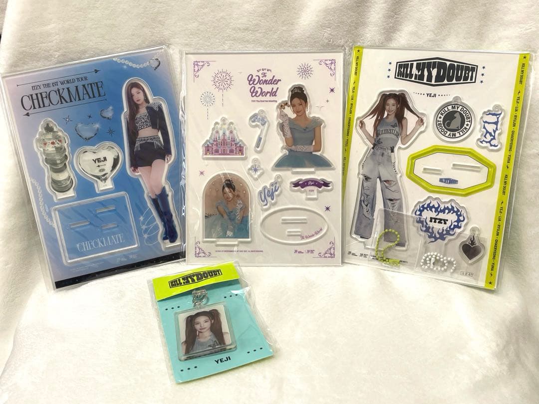 ITZY イェジ アクスタ キーホルダー セット - メルカリ