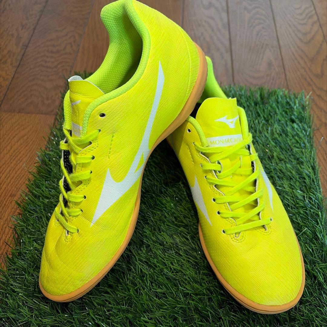 Mizuno フットサルシューズ 蛍光イエロー 24センチ - メルカリ