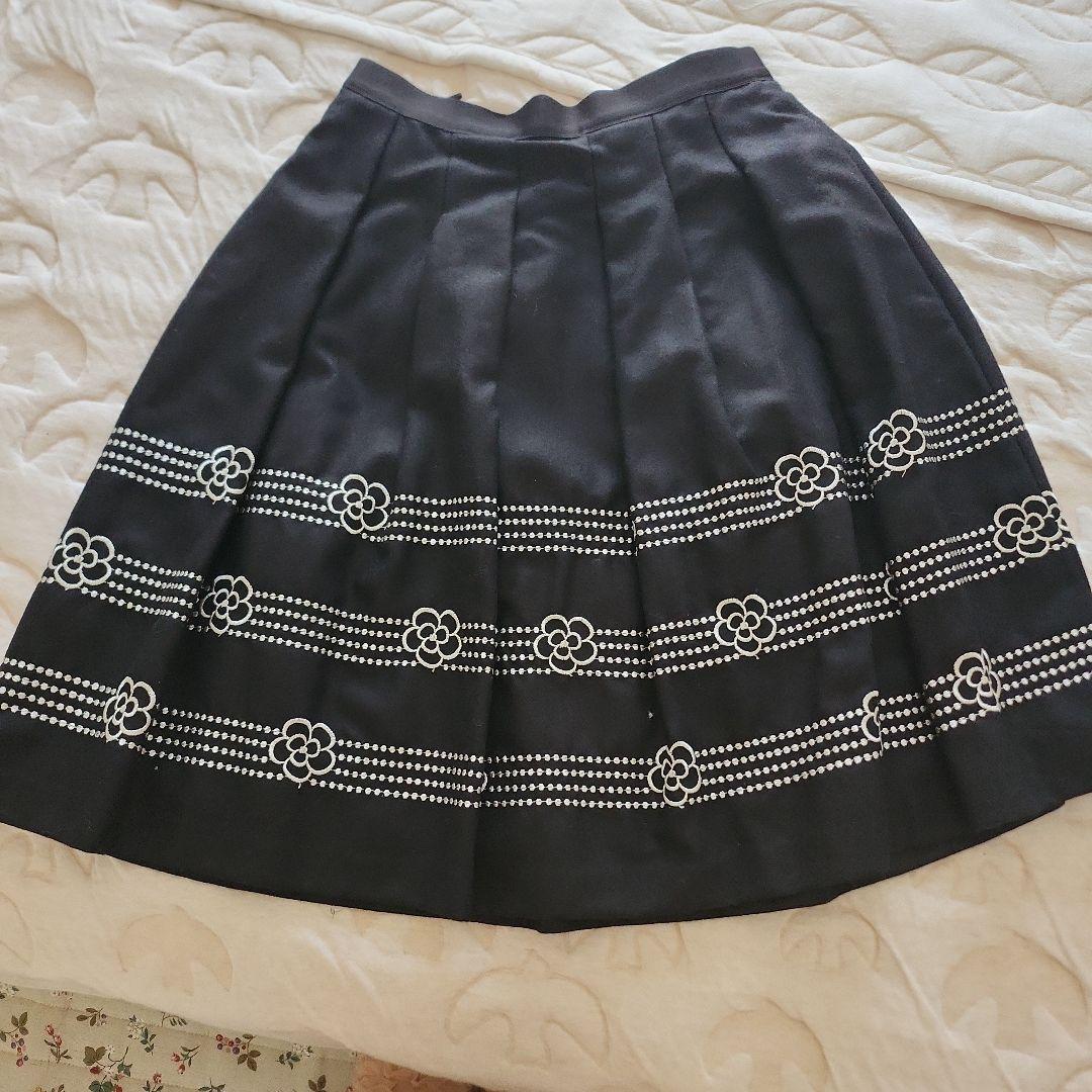 M'S GRACY 花柄刺繍 フレアスカート サイズ40 M'S GRACY エムズグレイシー 千鳥格子 花柄 膝丈 タックフレアスカート