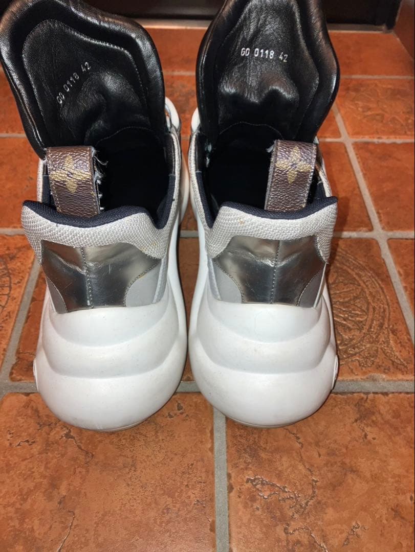 ルイヴィトン LOUIS VUITTON アークライトスニーカー サイズ42 - メルカリ