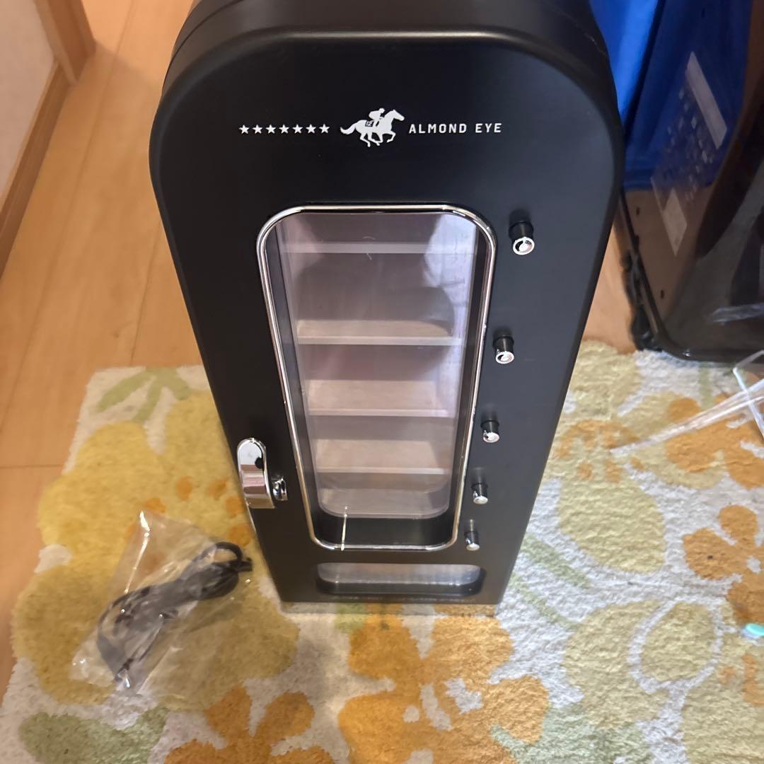 非売品】 アーモンドアイG1 7勝記念 自動販売機型保冷庫 俺の自販機