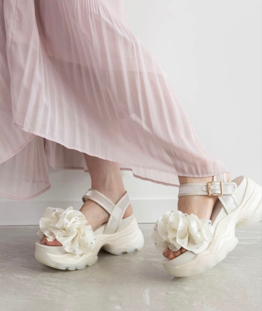 RANDA ボリュームフリルスポーツサンダル - メルカリ