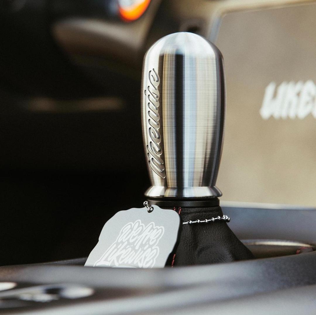 ライクワイズ シフトノブ シックボーイ ブラッシュド 汎用 シルバー AT