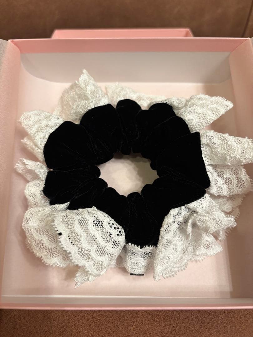 完売品　LUDLOW ラドロー　インポートレース　シュシュ scallop lace chouchou～ｽｶﾗｯﾌﾟﾚｰｽｼｭｼｭ | flower／フラワー公式通販