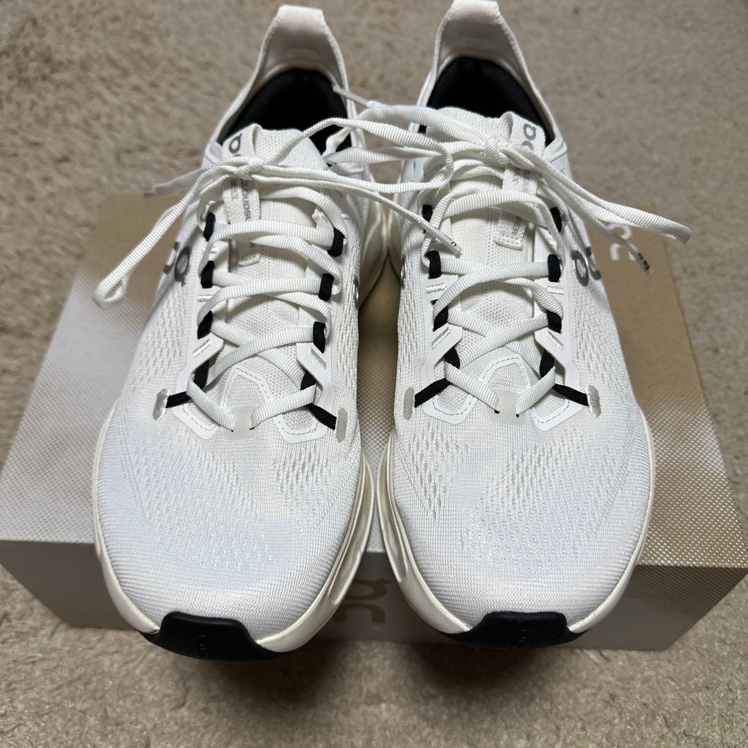 靴 On Cloudsurfer Max Wide 28.0cm