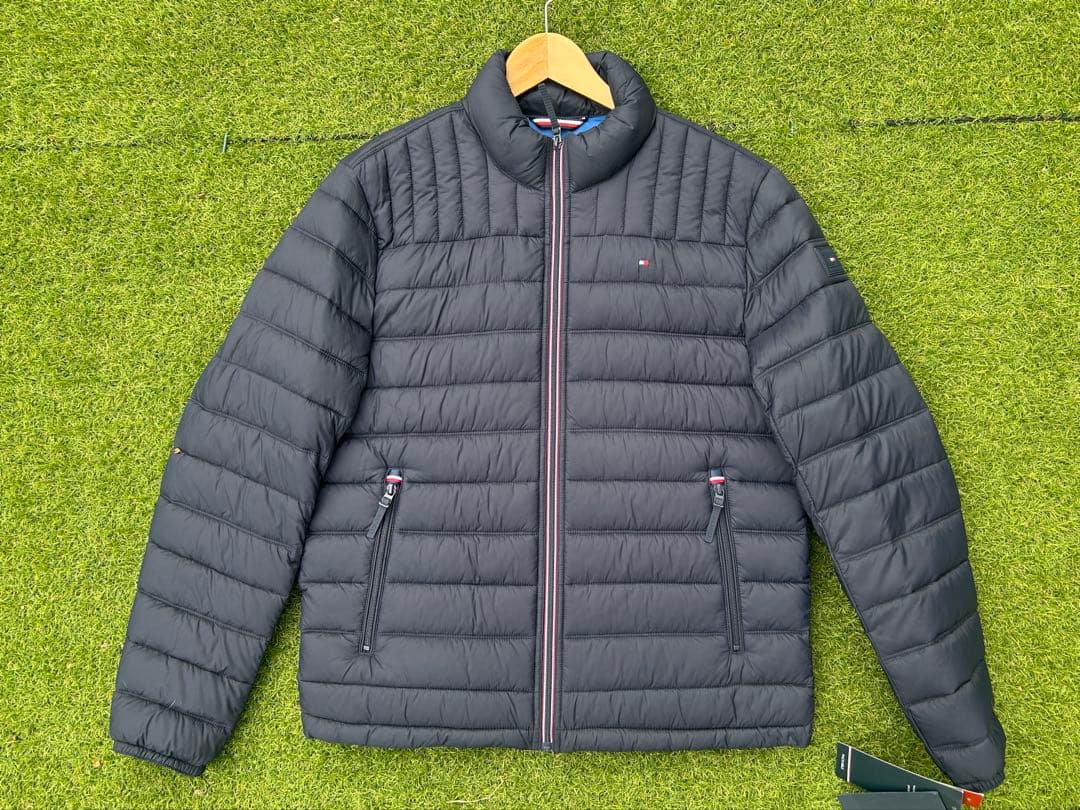 [新品]ダウンジャケットトミーヒルフィガー　ネイビー (Lサイズ仕様) TOMMY HILFIGER（トミー・ヒルフィガー） ダウンジャケット メンズ