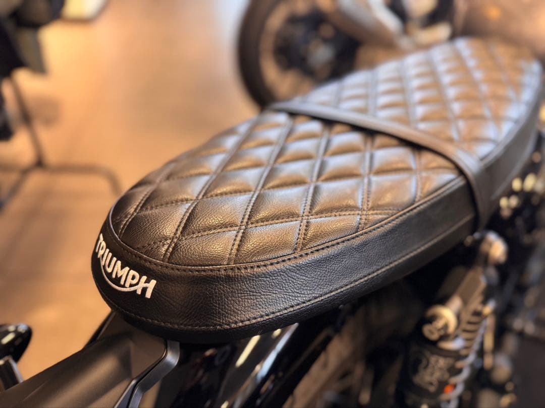 トライアンフT120 キルトベンチシート（ブラック） トライアンフT120 キルトベンチシート（ブラック） ベンチシート