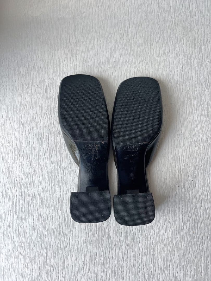 プラダ PRADA エナメル スクエアトゥミュール イタリア製 35 - メルカリ