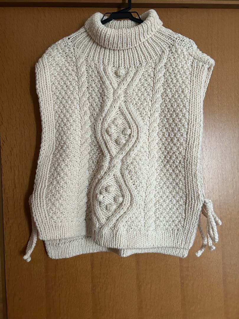 ネストローブ ペルーニット ポップコーンケーブル ベスト - メルカリ