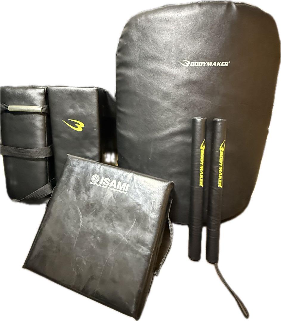 BODYMAKER ボディーメーカー ミット セット トレーニング用 ISAMI 楽天市場】ビッグミットDX BODYMAKER ボディメーカー キックミット