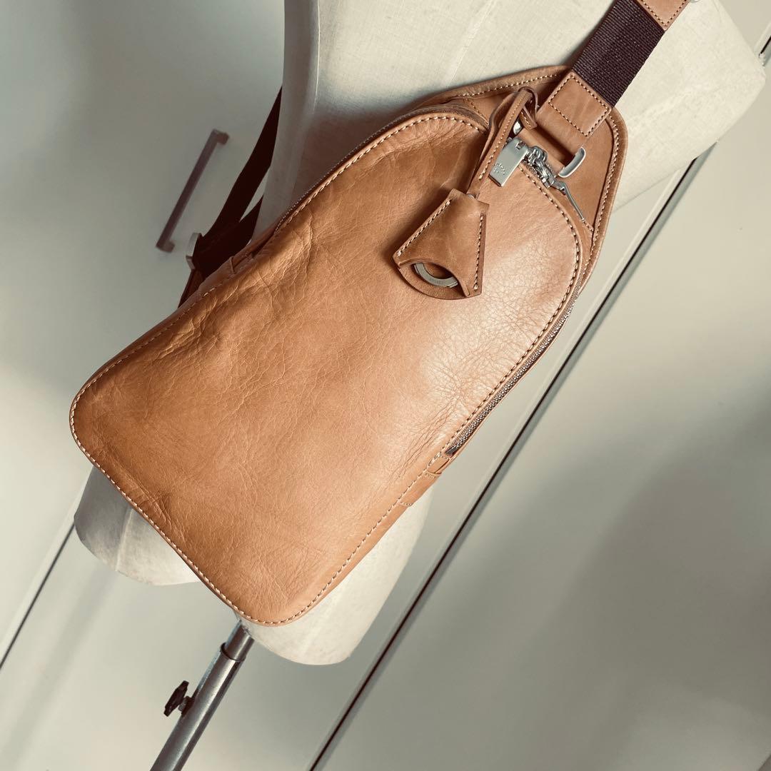 アニアリ Aniaryボディバッグ 01-07004 中古 キャメル 01-07004 ボディバッグ | aniary（アニアリ） OFFICIAL WEB STORE