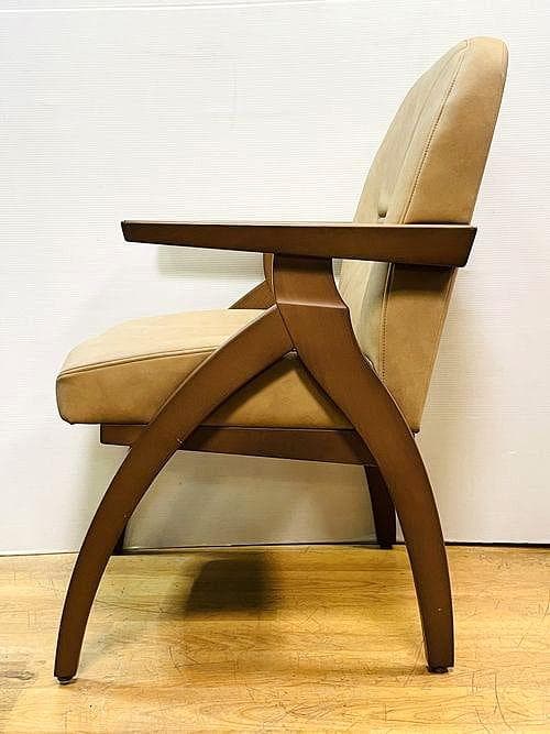 J【中古品】送料込み!! ポスチャーサポートチェア アーモンド(レザー