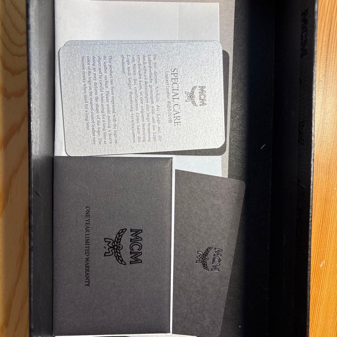 MCM赤レザー.ロゴ型押し箱あり三つ折り長財布.財布.韓国 - メルカリ